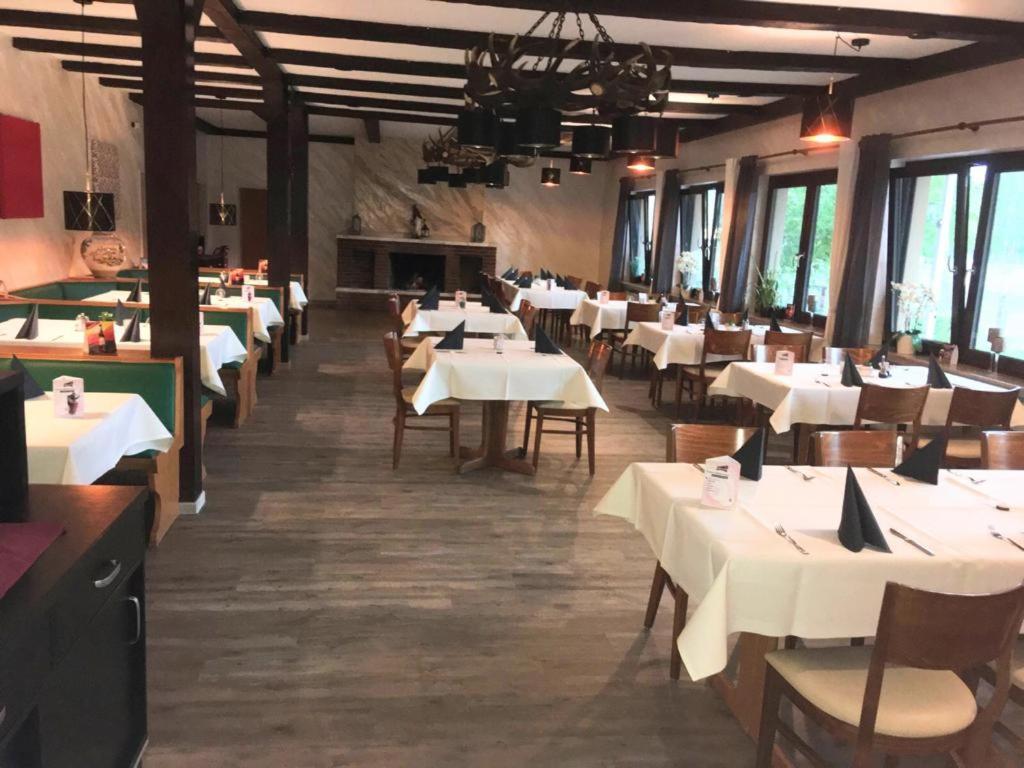Hotel-Restaurant Hubertus Brome Exterior photo